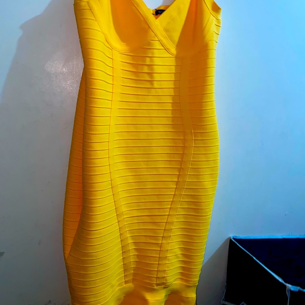 Yellow ribbed fish tail dress. Plus size. Size 16